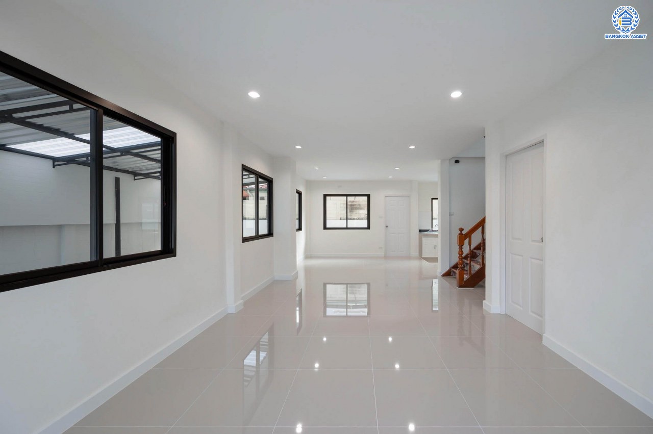 บ้านมือสองตกแต่งใหม่ โครงการ มณียา3 รัตนาธิเบศร์-ท่าอิฐ แบรนด์ Property Perfect หลังใหญ่ เนื้อที่ 61.3 ตร.ว. ฟังก์ชันครบ 3 ห้องนอน 2 ห้องน้ำ 1 ห้องอเนกประสงค์ 3 ที่จอดรถ บนทำเลเชื่อมต่อถนนรัตนาธิเบศร์ และถนนราชพฤกษ์ ใจกลาง 2 เซ็นทรัลฯ ใกล้ MRT "สถานีบางรักน้อยท่าอิฐ" และทางด่วน "งามวงศ์วาน"